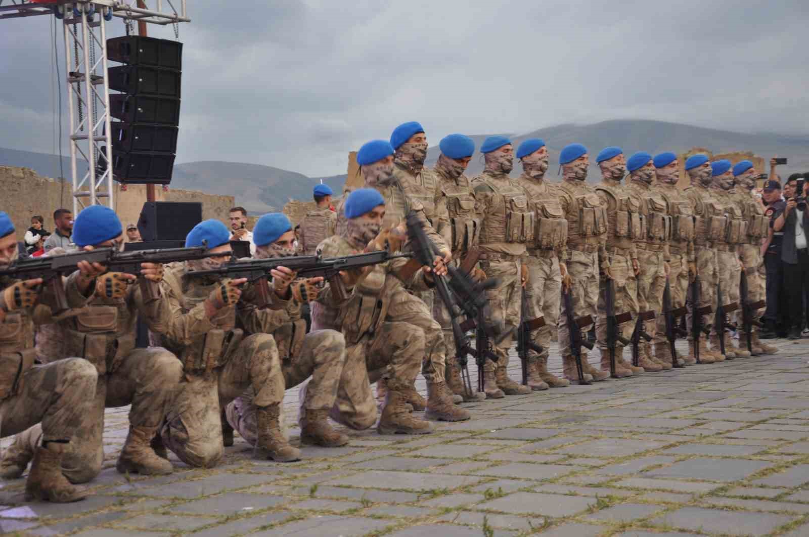 Ani’nin fethinin 962. yıl dönümünde Çelik Kanatlar’ın gösterisi nefes kesti