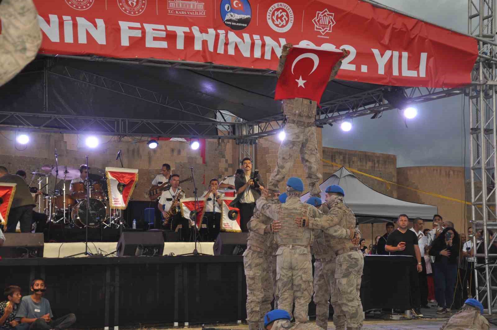 Ani’nin fethinin 962. yıl dönümünde Çelik Kanatlar’ın gösterisi nefes kesti