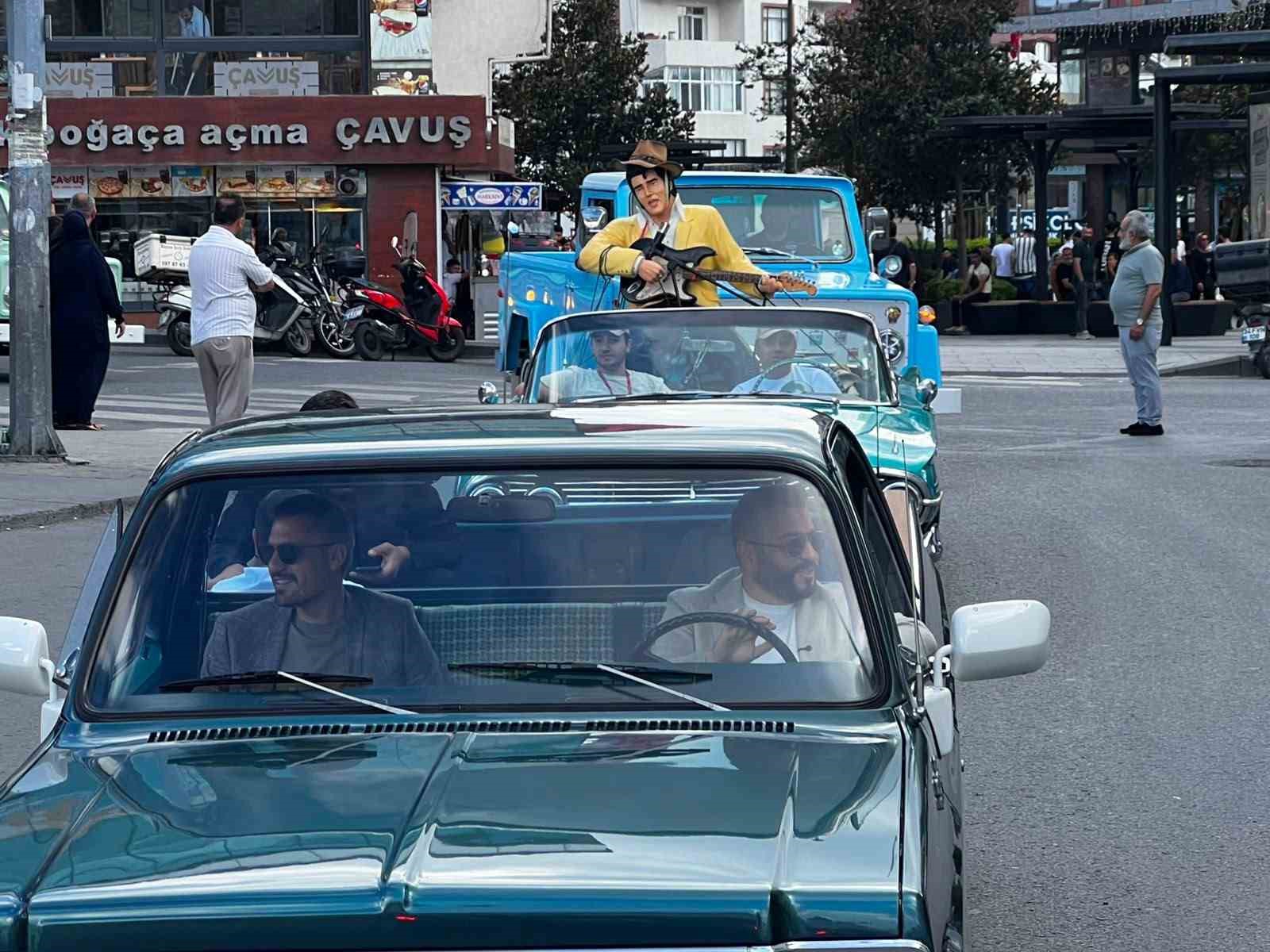 Klasik otomobil tutkunları Arnavutköy’de buluştu