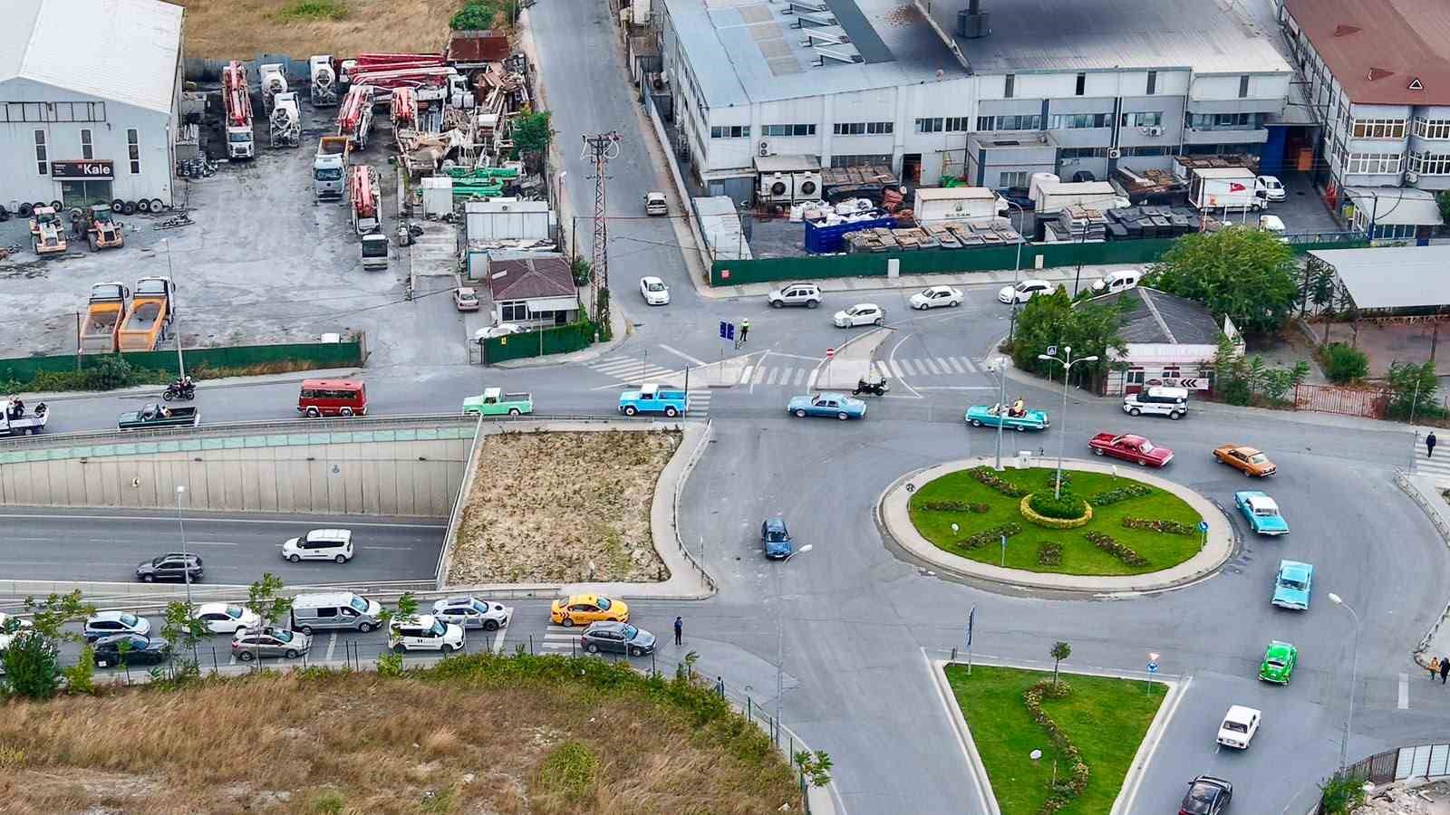 Klasik otomobil tutkunları Arnavutköy’de buluştu