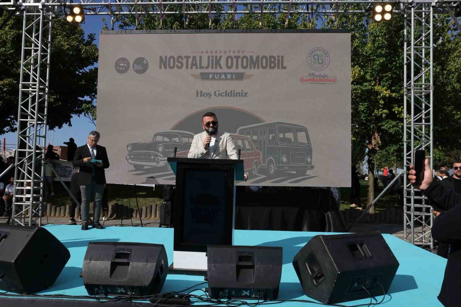 Klasik otomobil tutkunları Arnavutköy’de buluştu