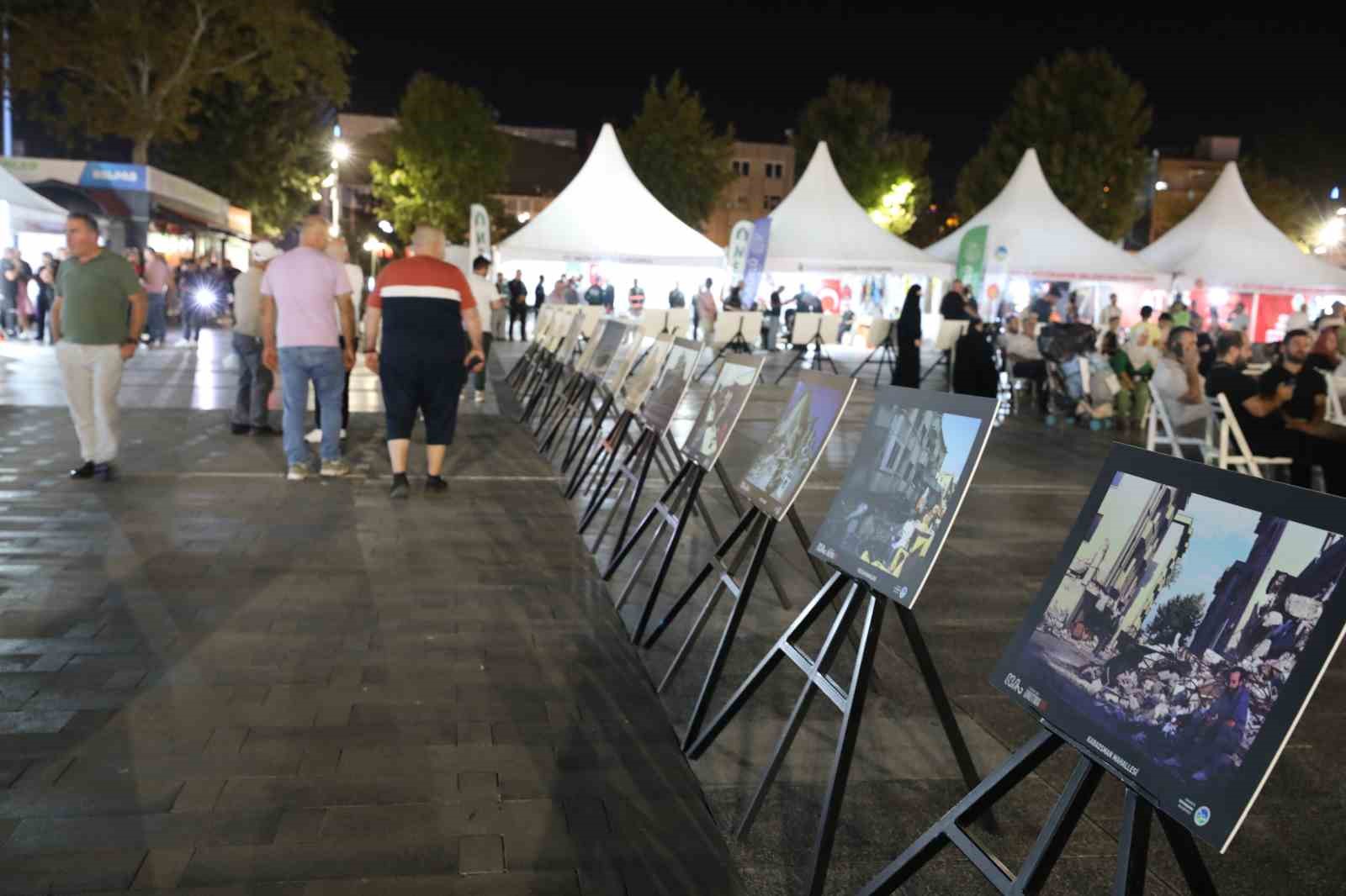 27 yıl önce depremde hayatını kaybedenler Sakarya’da anıldı