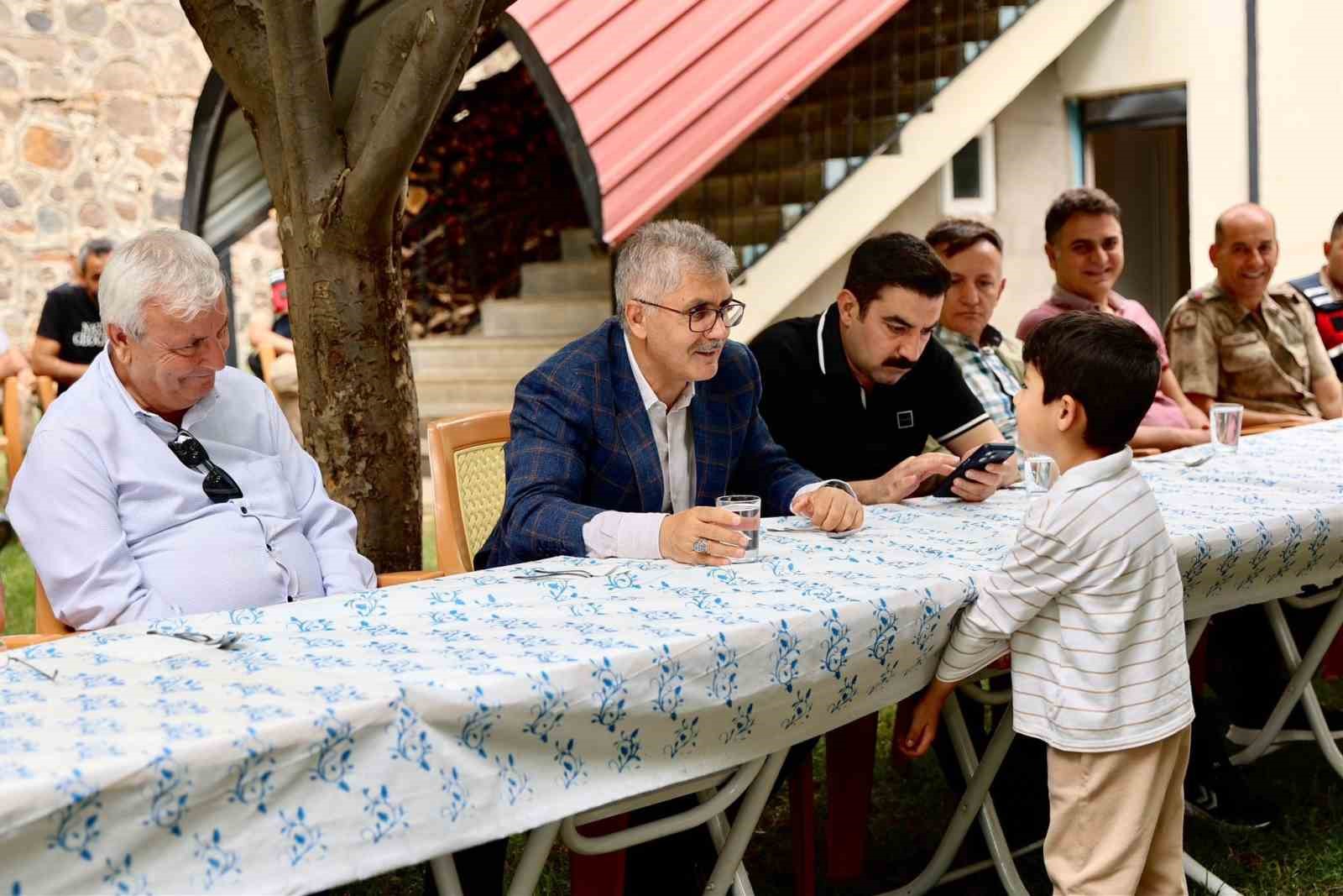 Vali Çelik, vatandaşlarla buluştu