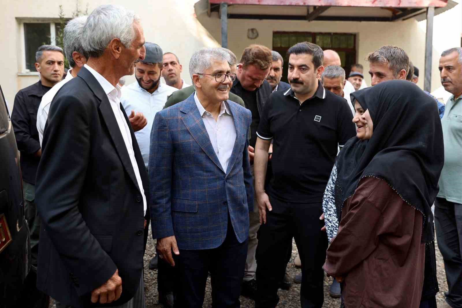 Vali Çelik, vatandaşlarla buluştu