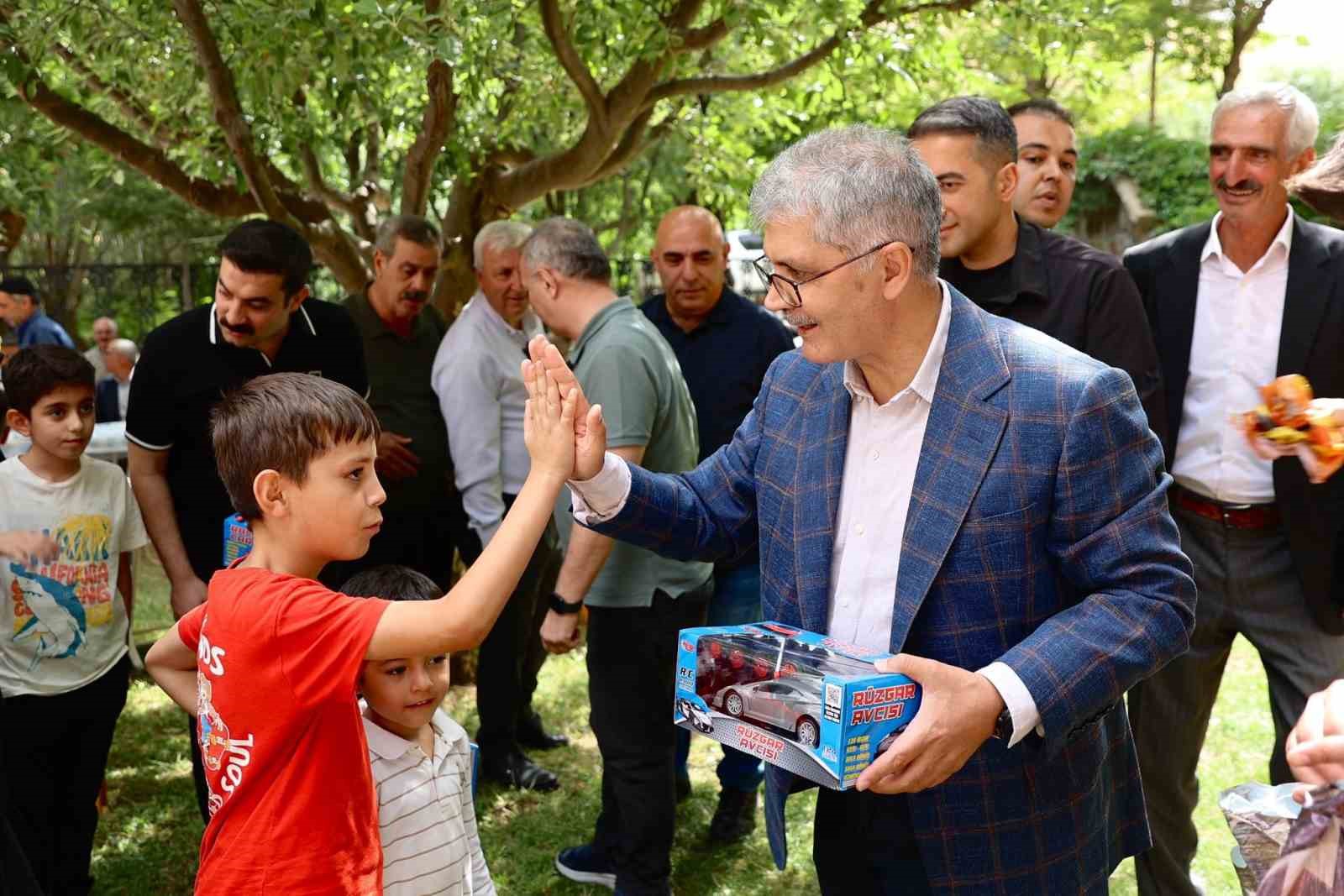 Vali Çelik, vatandaşlarla buluştu