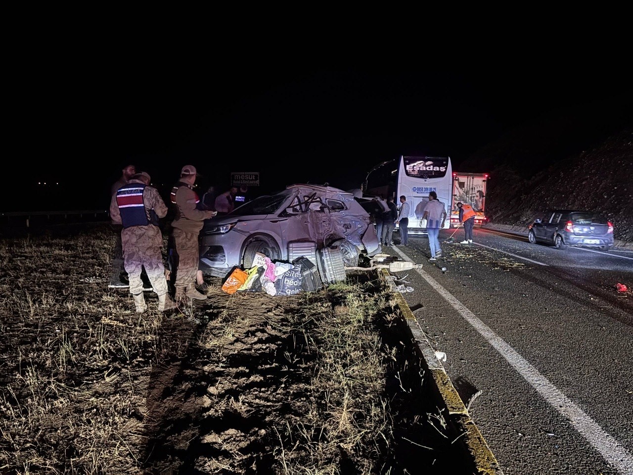 Erzincan’da yolcu otobüsü ile SUV tipi araç çarpıştı: 1’i ağır 7 yaralı