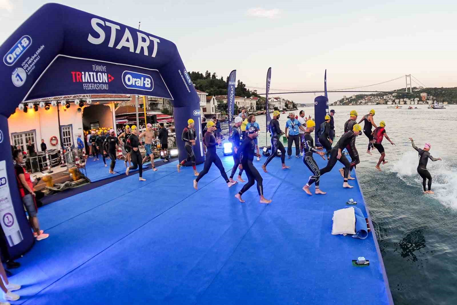 Dünyanın ilk ve tek kıtalararası triatlon heyecanı İstanbul’da yaşandı