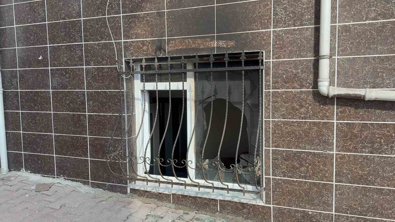 Esenyurt’ta eski sevgili bu sefer evi kundakladı; baba yanmaktan zor kurtuldu