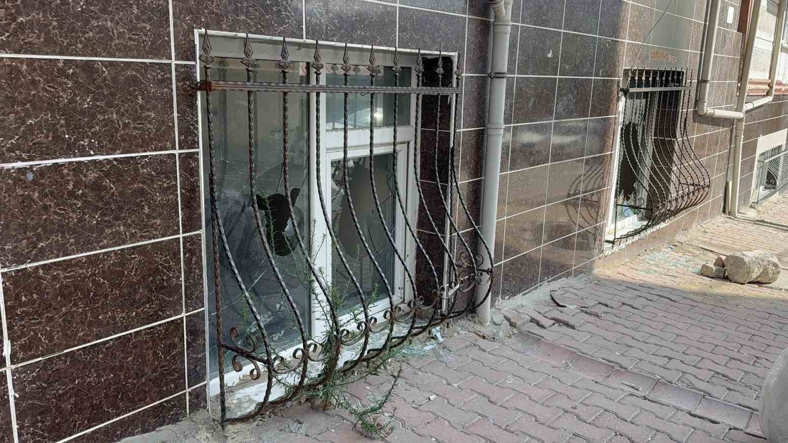 Esenyurt’ta eski sevgili bu sefer evi kundakladı; baba yanmaktan zor kurtuldu