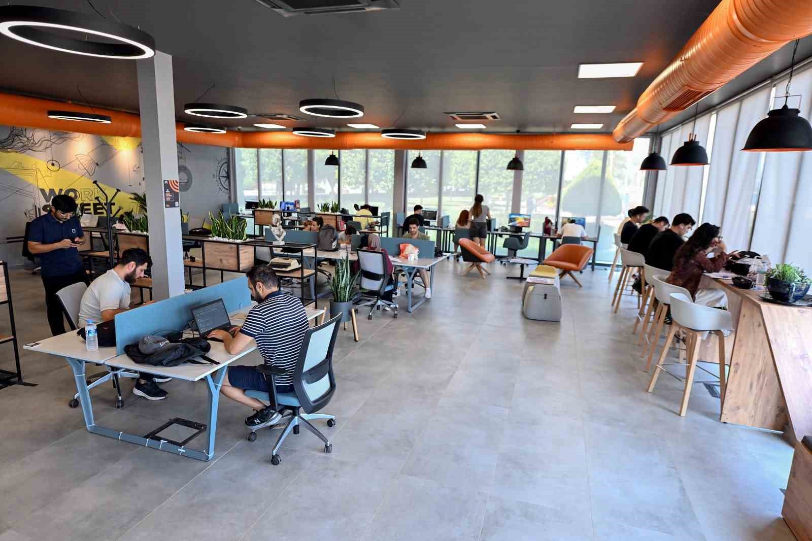Mersin’de gençler ve girişimciler aynı çatı altında buluşuyor