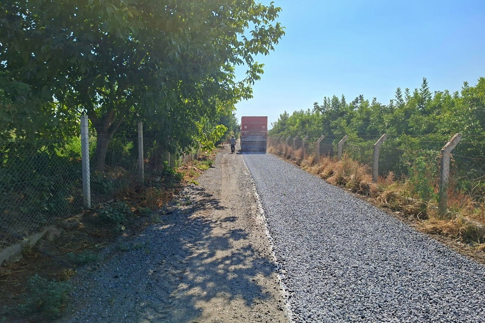 Efeler’den üreticilere yol desteği