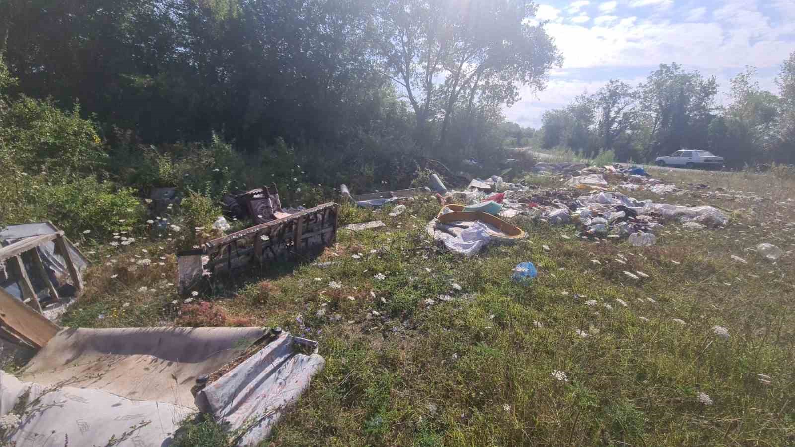 Zonguldak’ta ormanlık alana atılan cam şişeler yangın riski oluşturdu