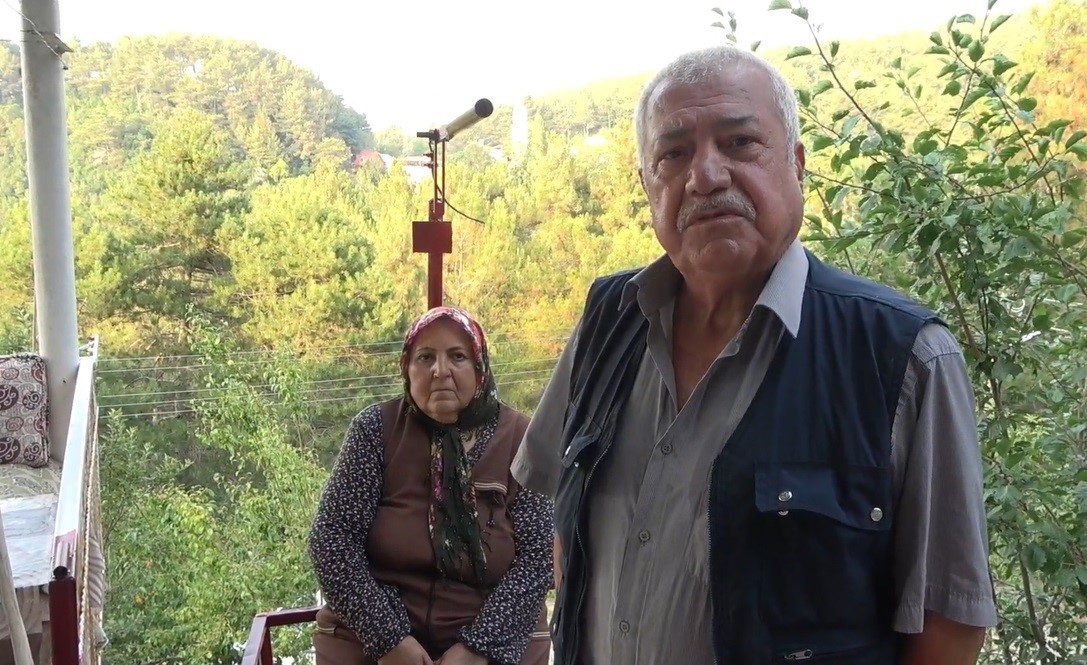 Eşine olan sevgisi 60 basamaklık merdivene asansör yaptırdı