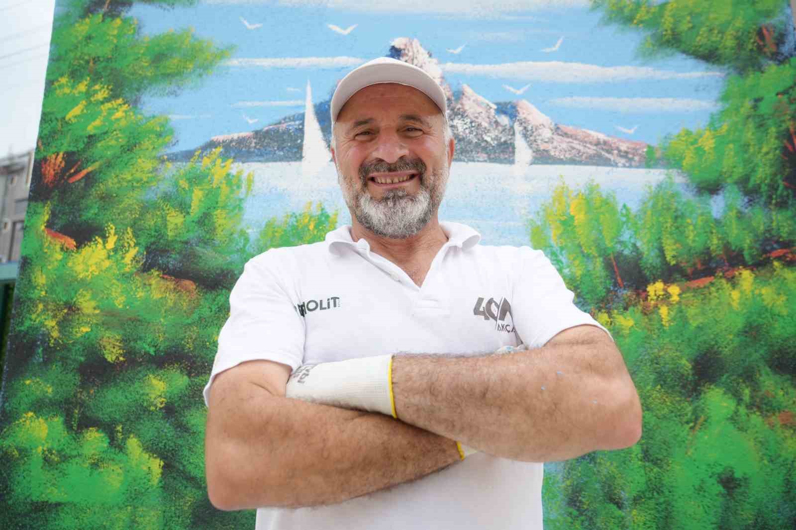 Kocaeli’nin "Bob Ross"u sokakları renklendiriyor