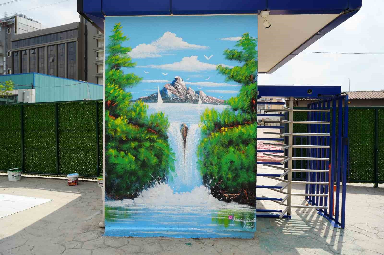 Kocaeli’nin "Bob Ross"u sokakları renklendiriyor
