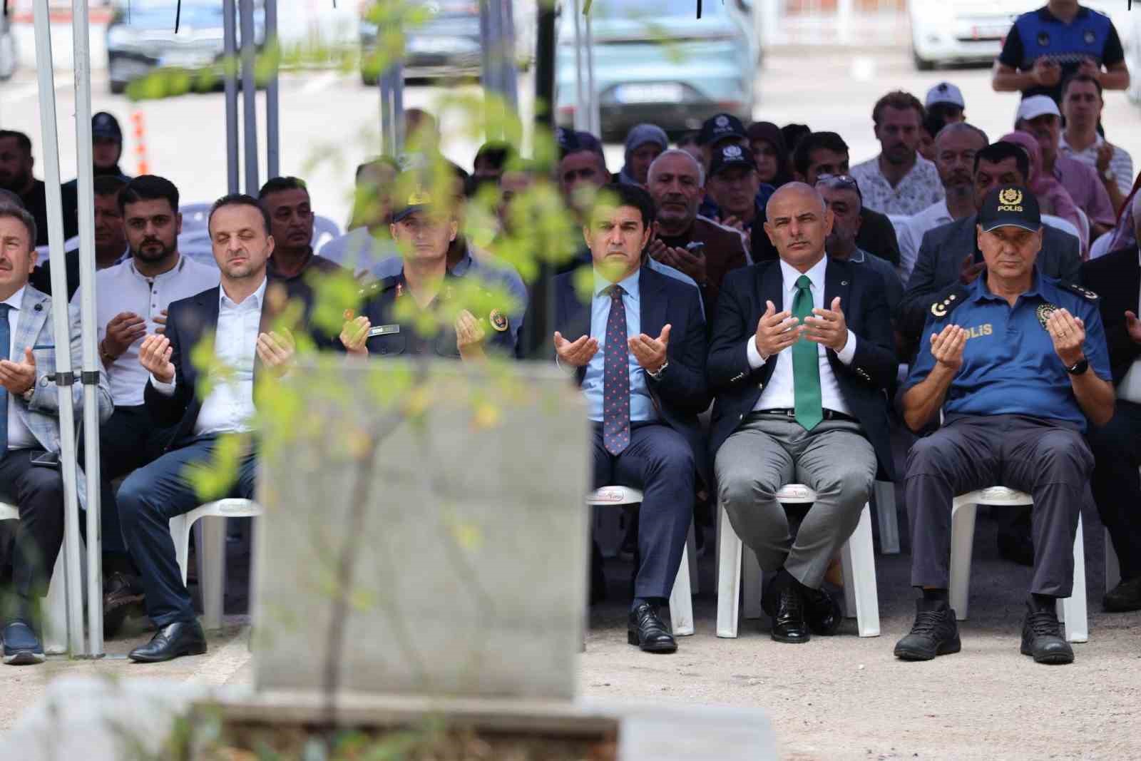 Körfez’de depremde hayatını kaybedenler dualarla anıldı