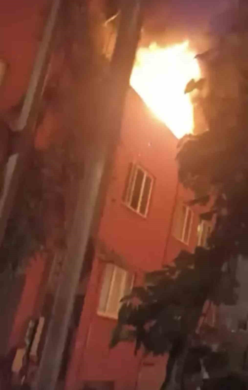 Sigara koltukta unutuldu, ev alevlere teslim oldu