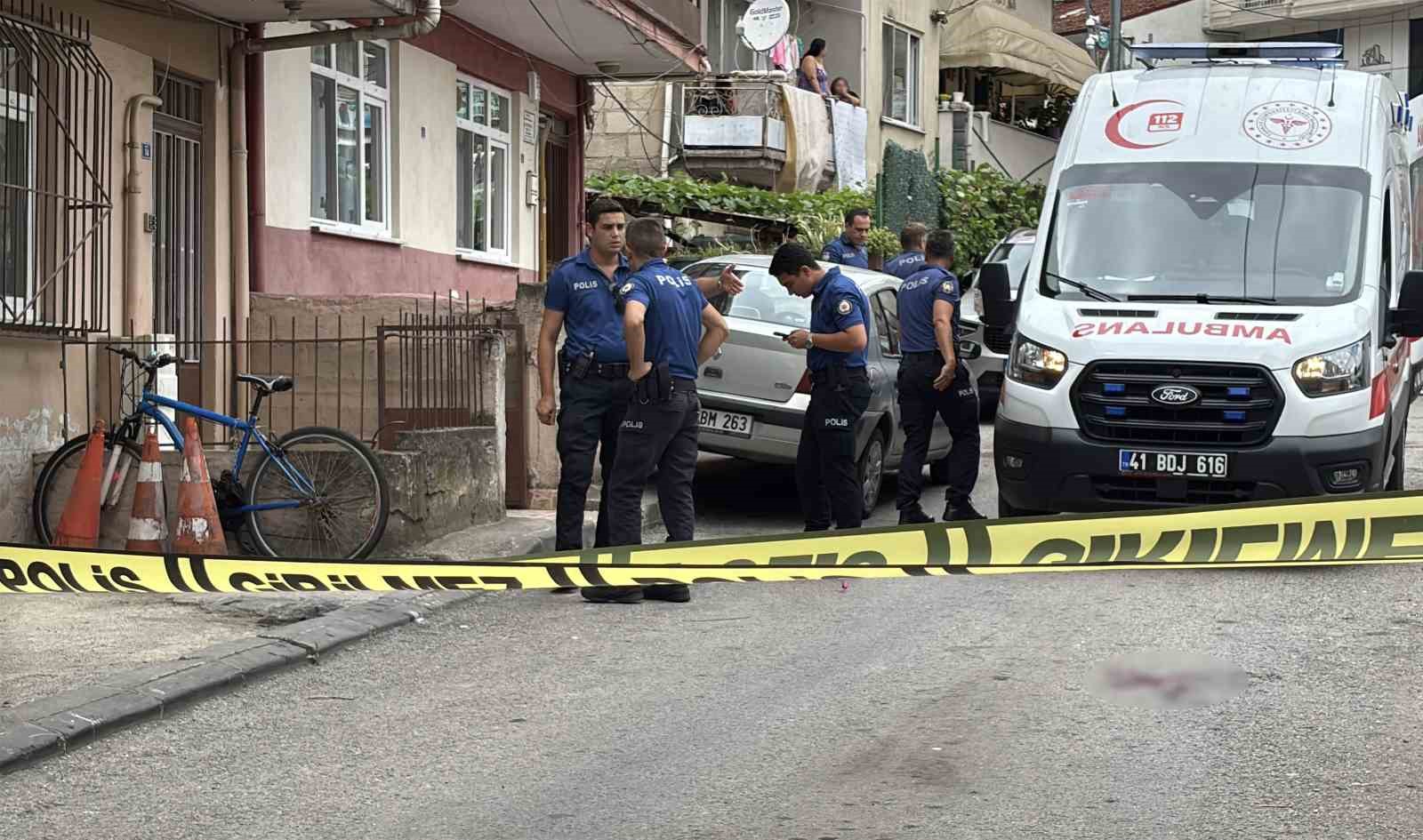 Kocaeli’de eski eşinin kocasını vurup kendine ateş etti