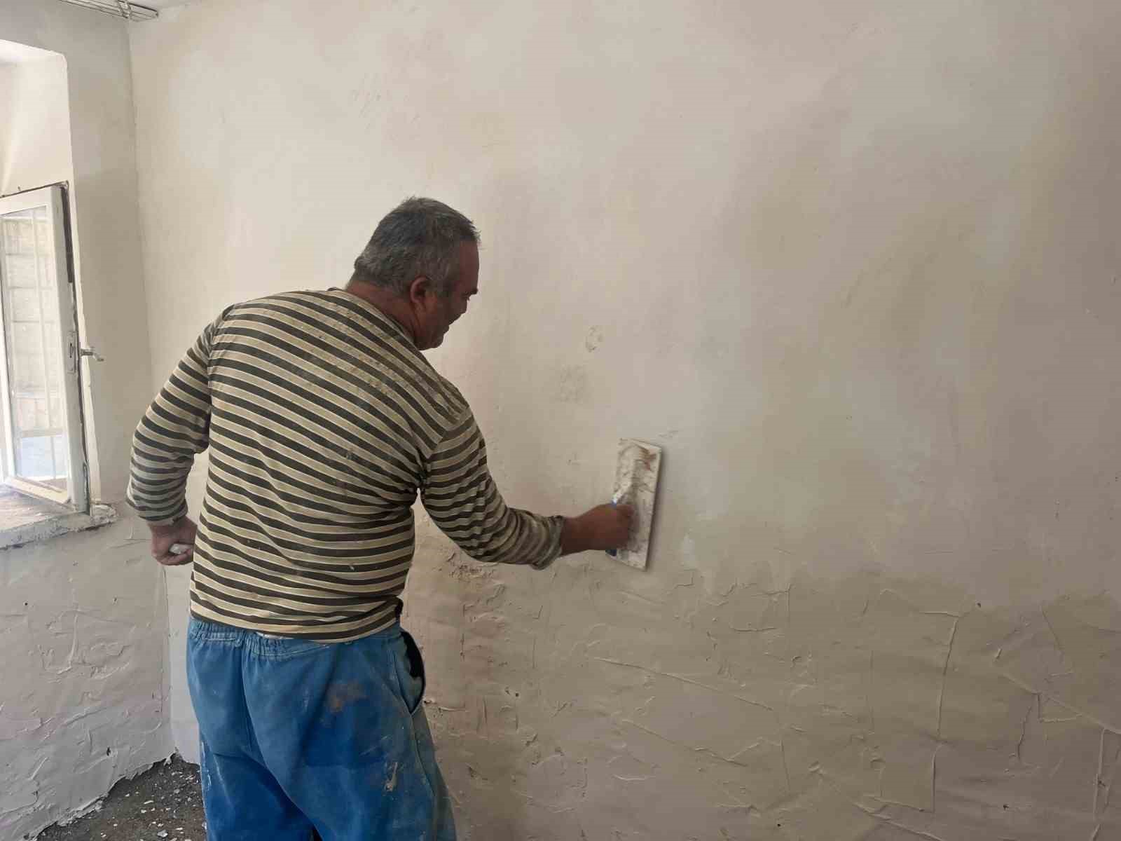 Başkan Başdeğirmen’den, talepte bulunan aileye sıva ve beton desteği