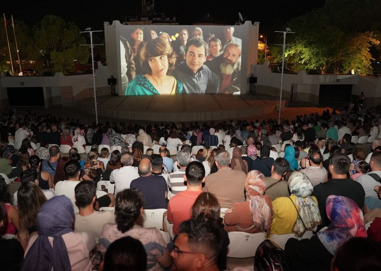 Denizli’de açık hava sinema günleri devam ediyor