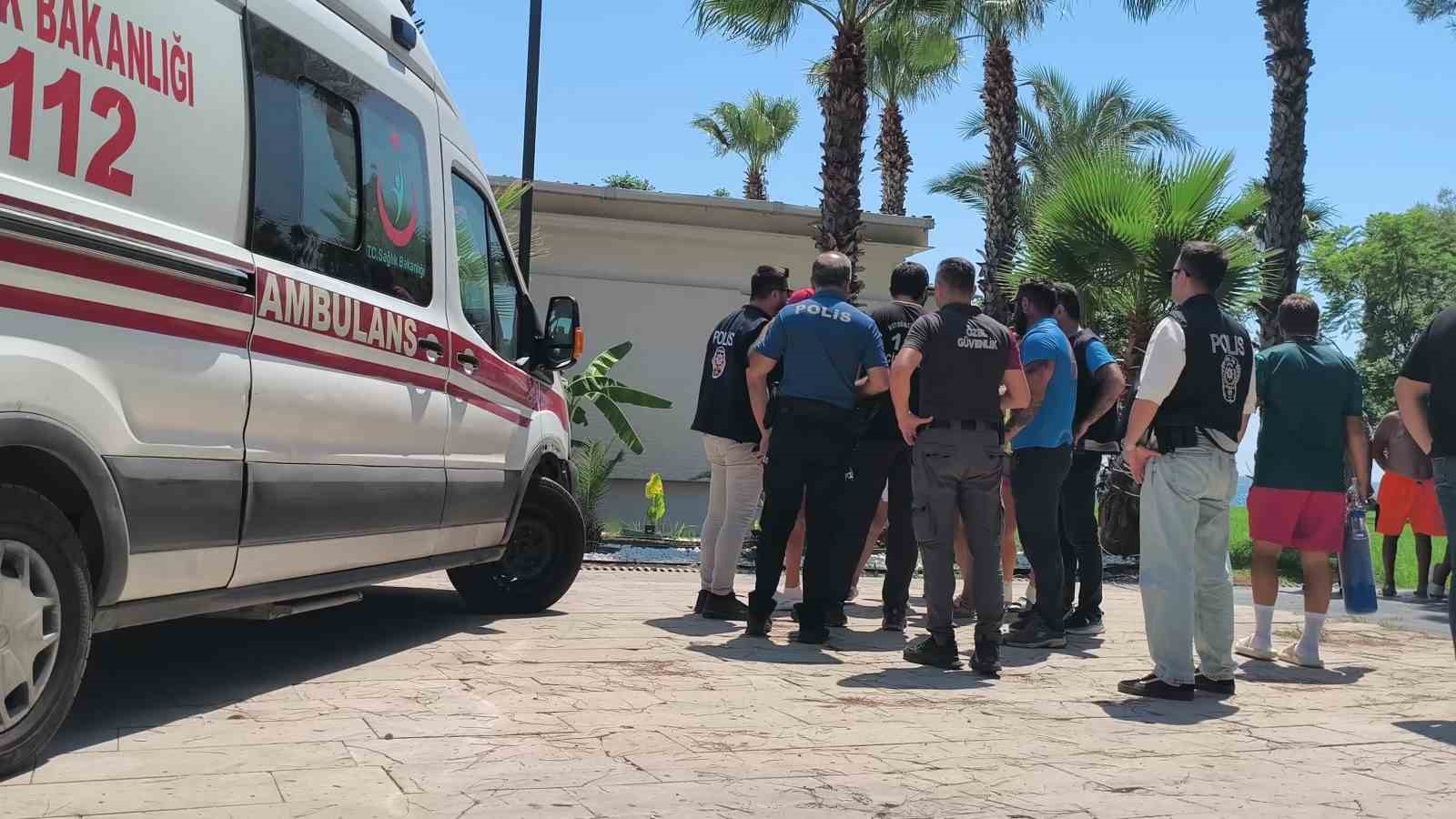 Boğulma tehlikesi geçiren gencin yardımına cankurtaranlar yetişti