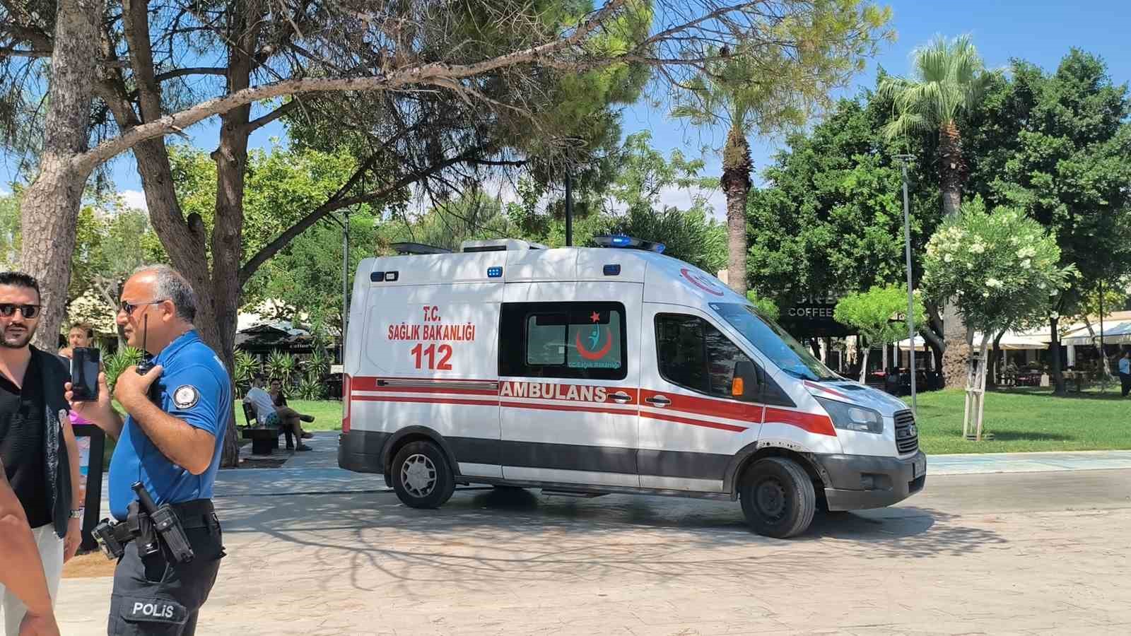 Boğulma tehlikesi geçiren gencin yardımına cankurtaranlar yetişti