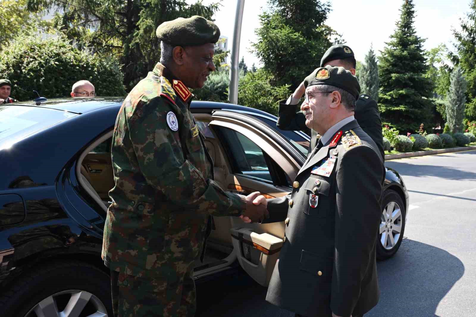 Genelkurmay Başkanı Bayraktaroğlu, Sudanlı mevkidaşı Elatta ile görüştü