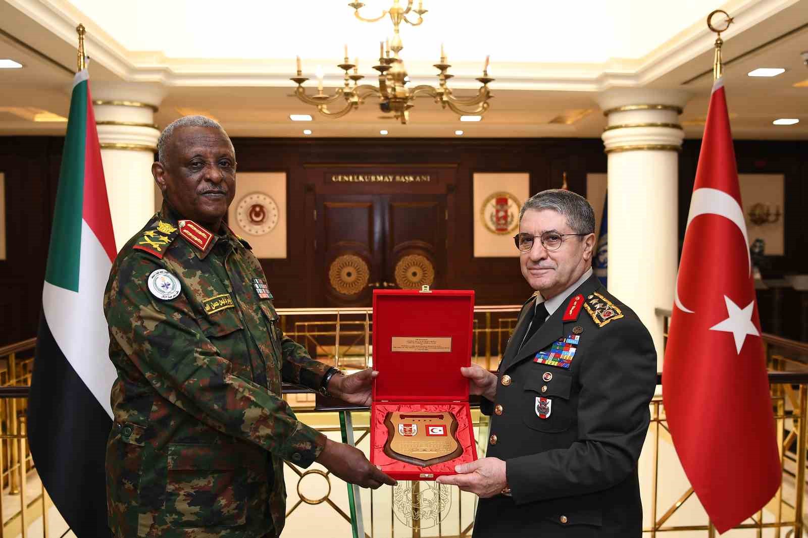 Genelkurmay Başkanı Bayraktaroğlu, Sudanlı mevkidaşı Elatta ile görüştü