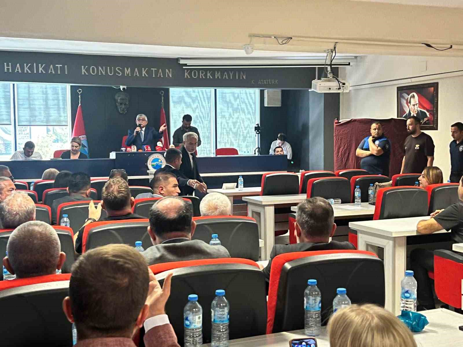 Menderes Belediyesi AK Parti’ye geçti