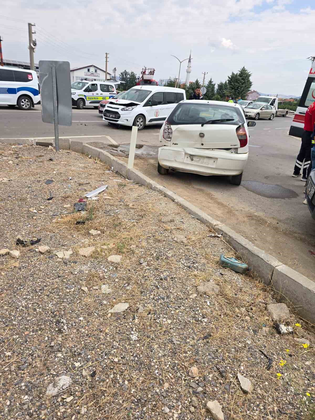 Isparta’da iki araç çarpıştı: 5 yaralı