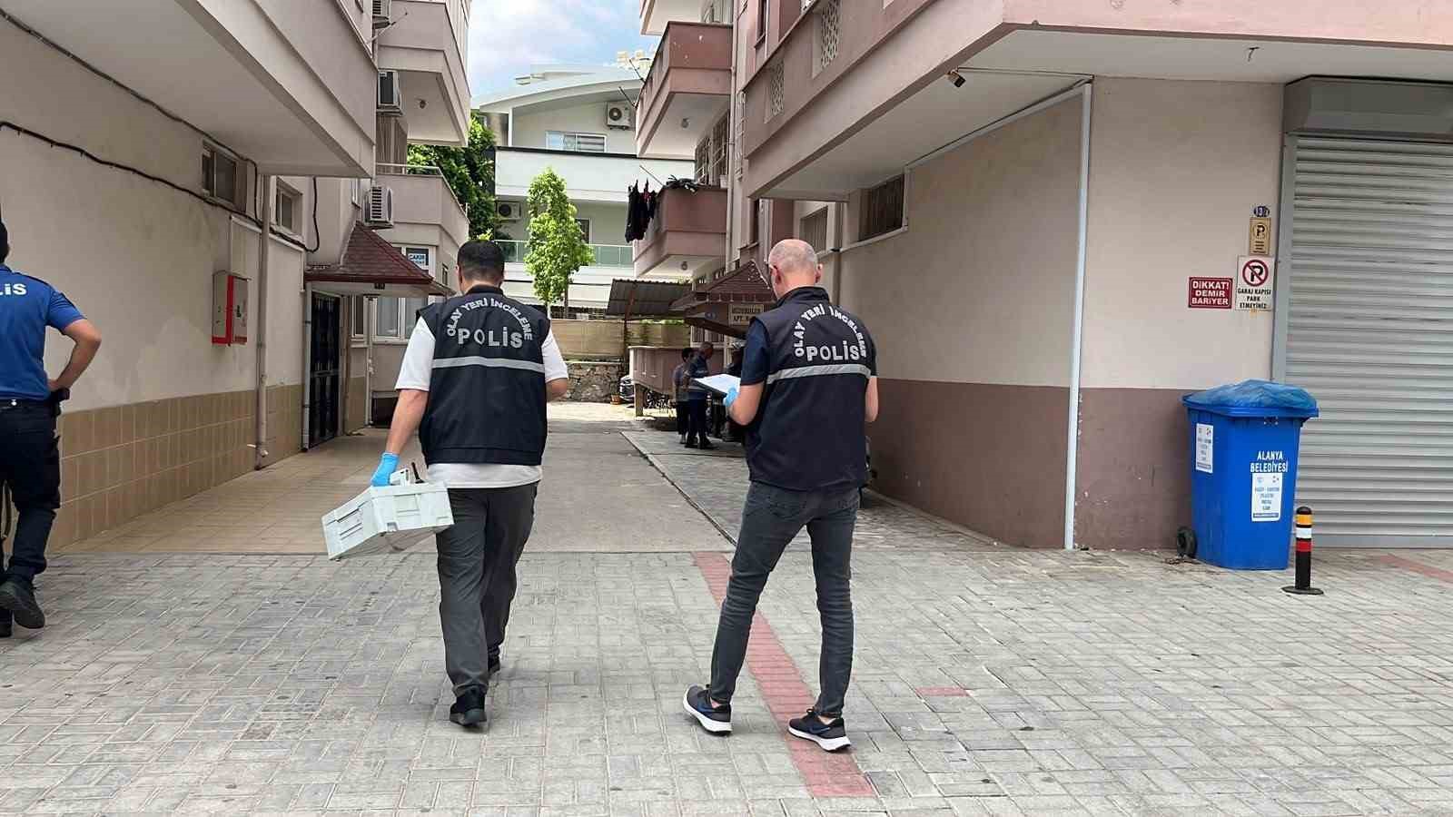 Alanya’da balkondan düşen yaşlı kadın hayatını kaybetti
