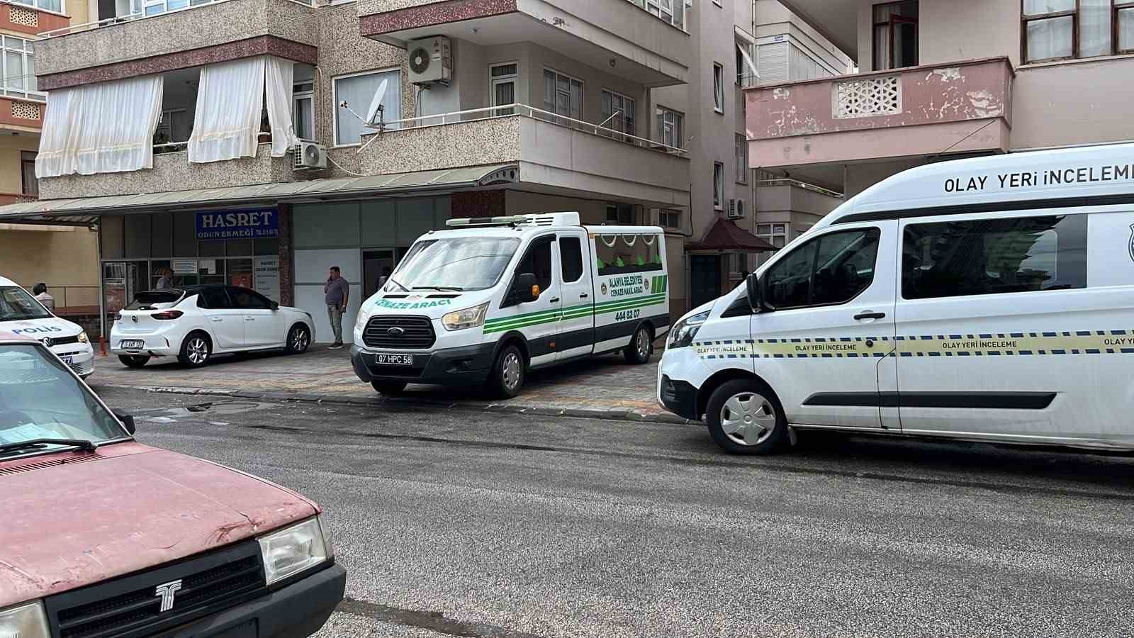 Alanya’da balkondan düşen yaşlı kadın hayatını kaybetti