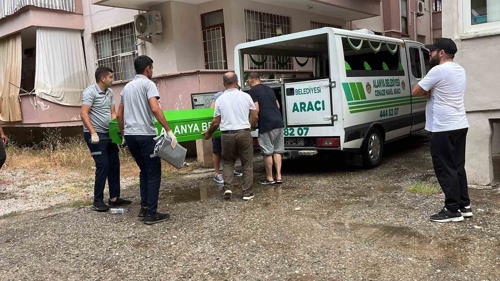 Alanya’da balkondan düşen yaşlı kadın hayatını kaybetti