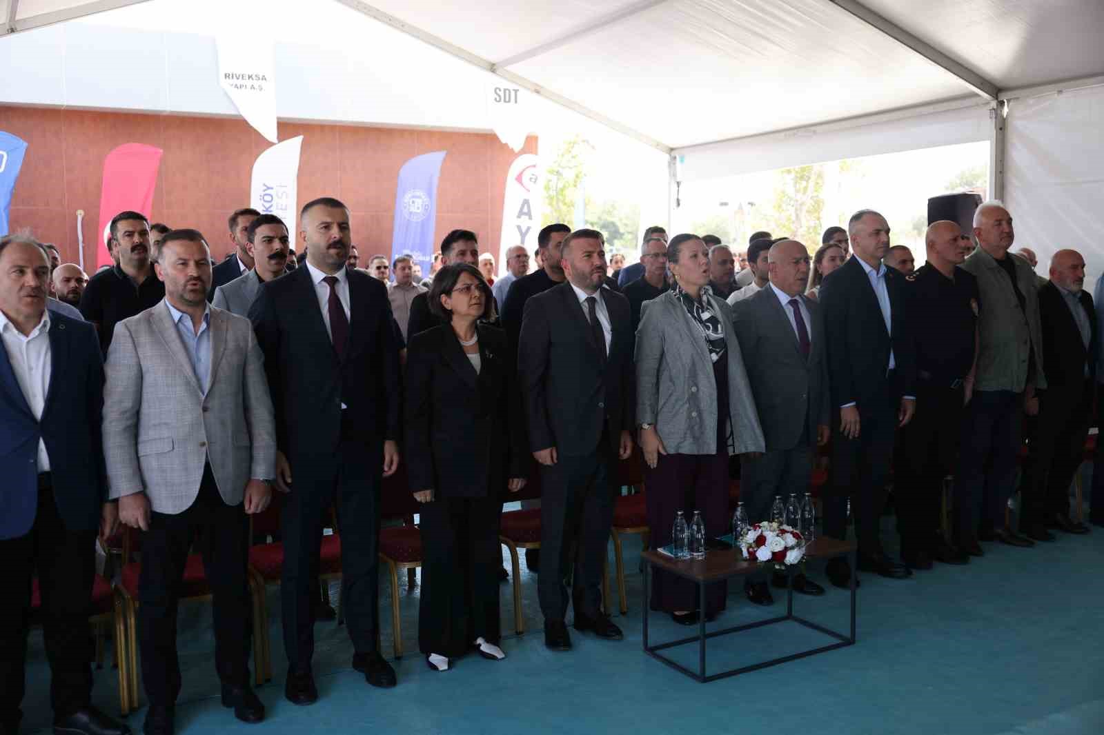 17 Ağustos depreminin sene-i devriyesinde Arnavutköy’de yeni konutların temeli atıldı