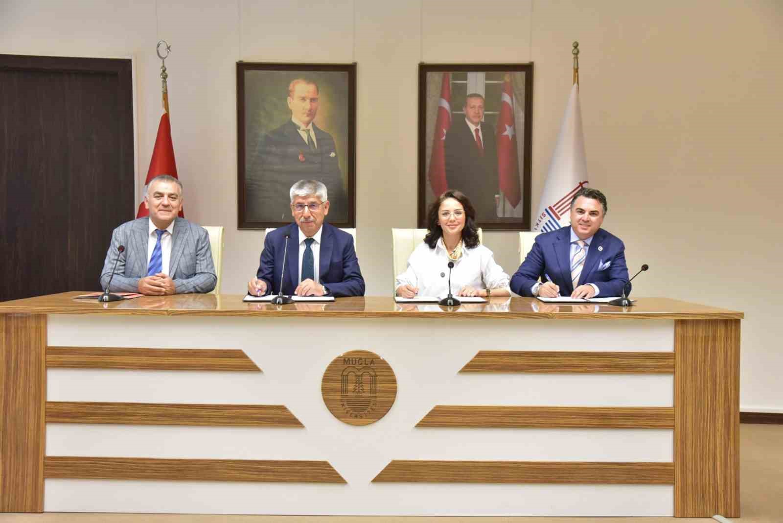 "Mahalleden Kliniğe Gülüş Yolculuğu" projesi için üçlü iş birliği