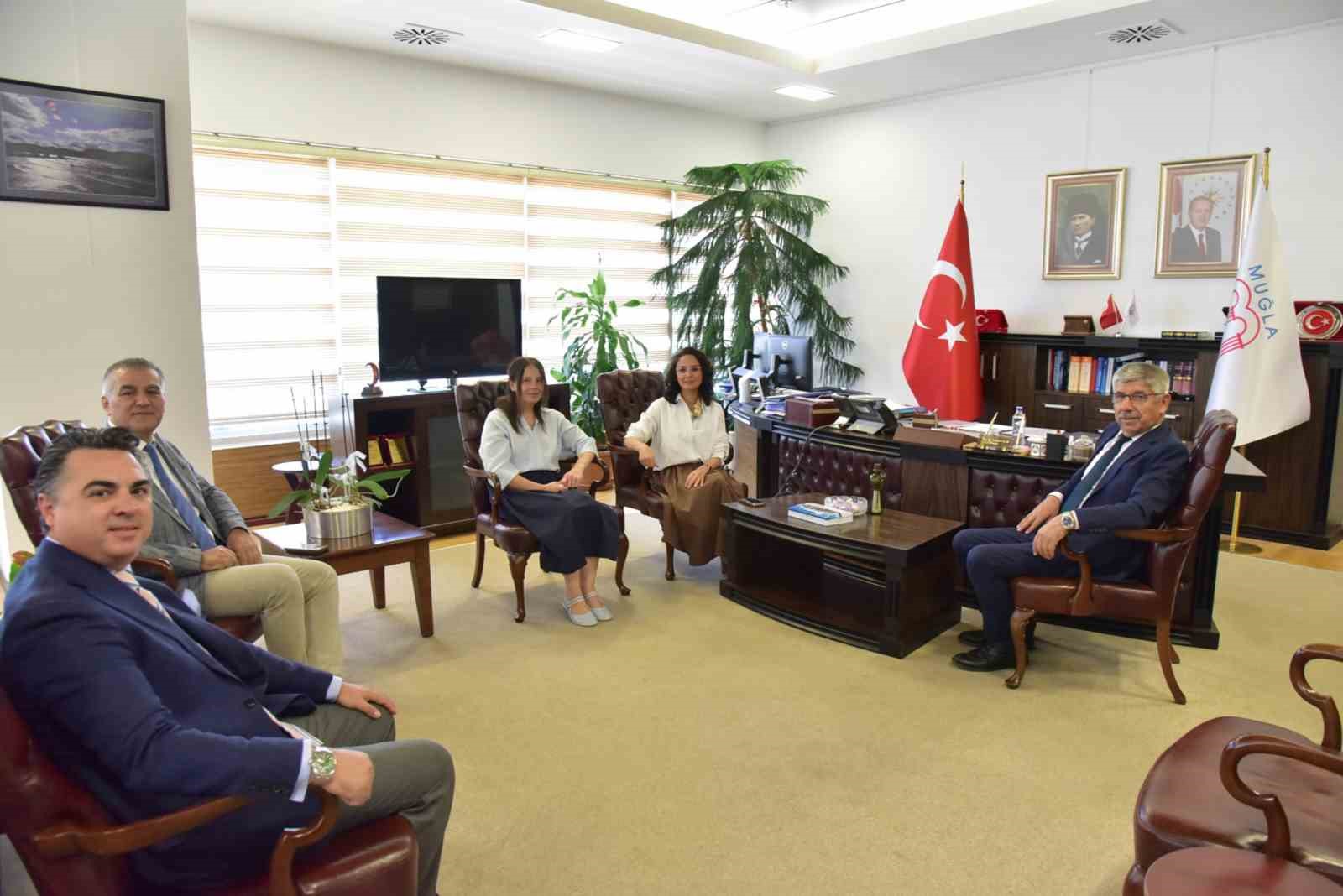 "Mahalleden Kliniğe Gülüş Yolculuğu" projesi için üçlü iş birliği