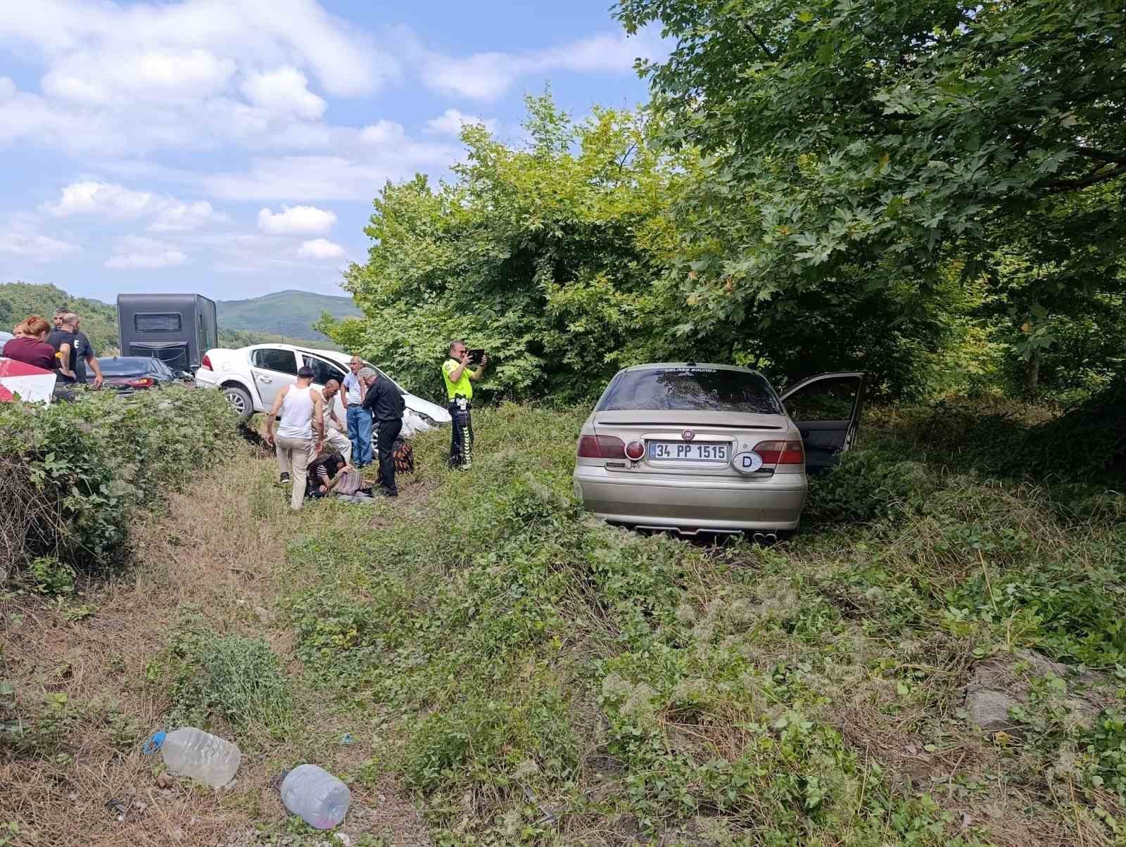 Kavak’ta araçlar çarpıştı: 5 yaralı