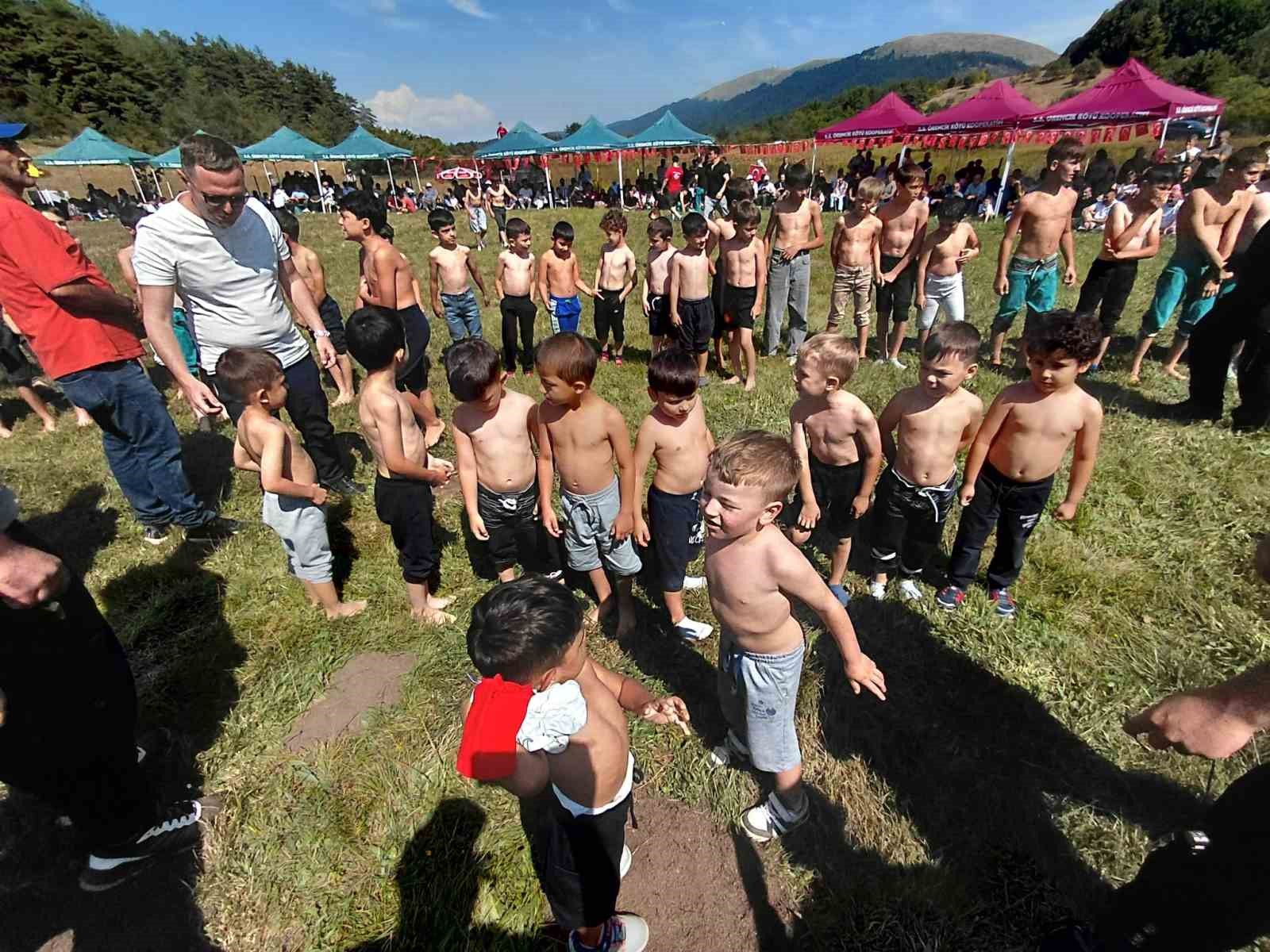 Abant’ta Hacet Bayramı renkli görüntülere sahne oldu