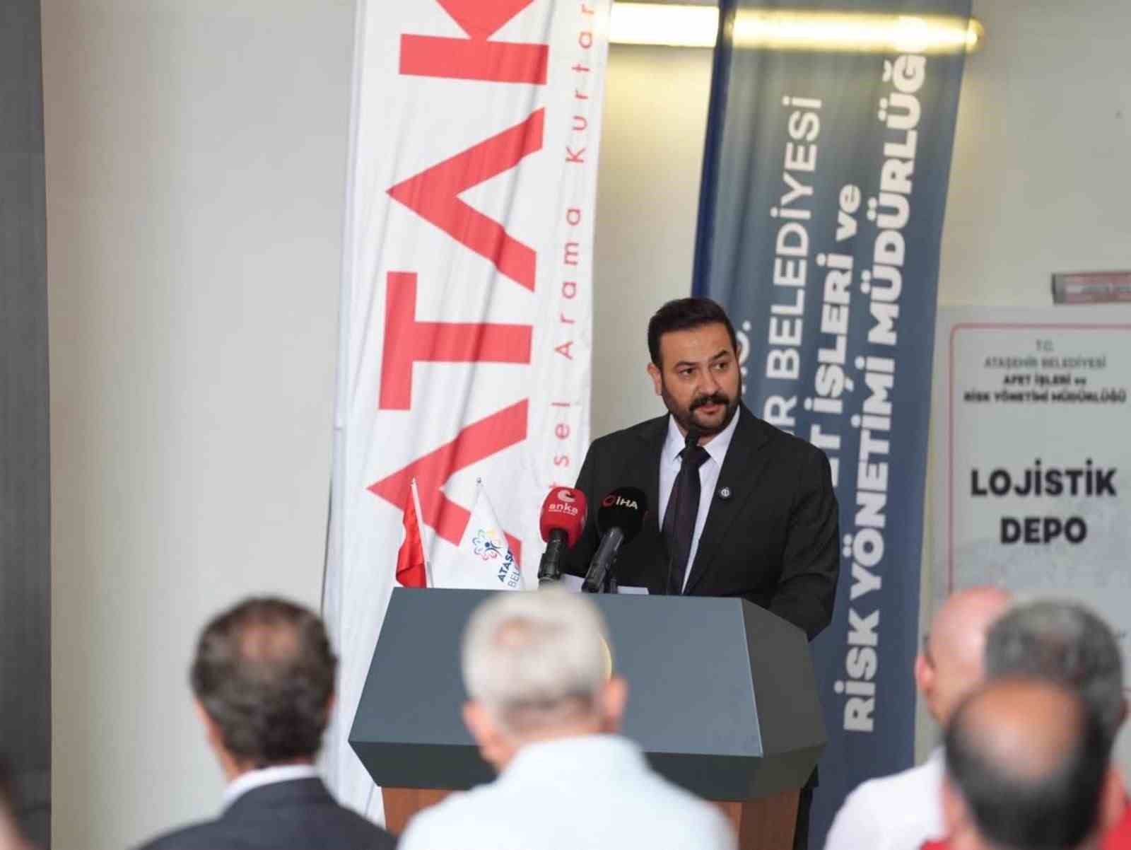 Ataşehir’de 17 Ağustos deprem şehitleri anıldı: "Deprem değil, hazırlıksızlık felaket getirir"