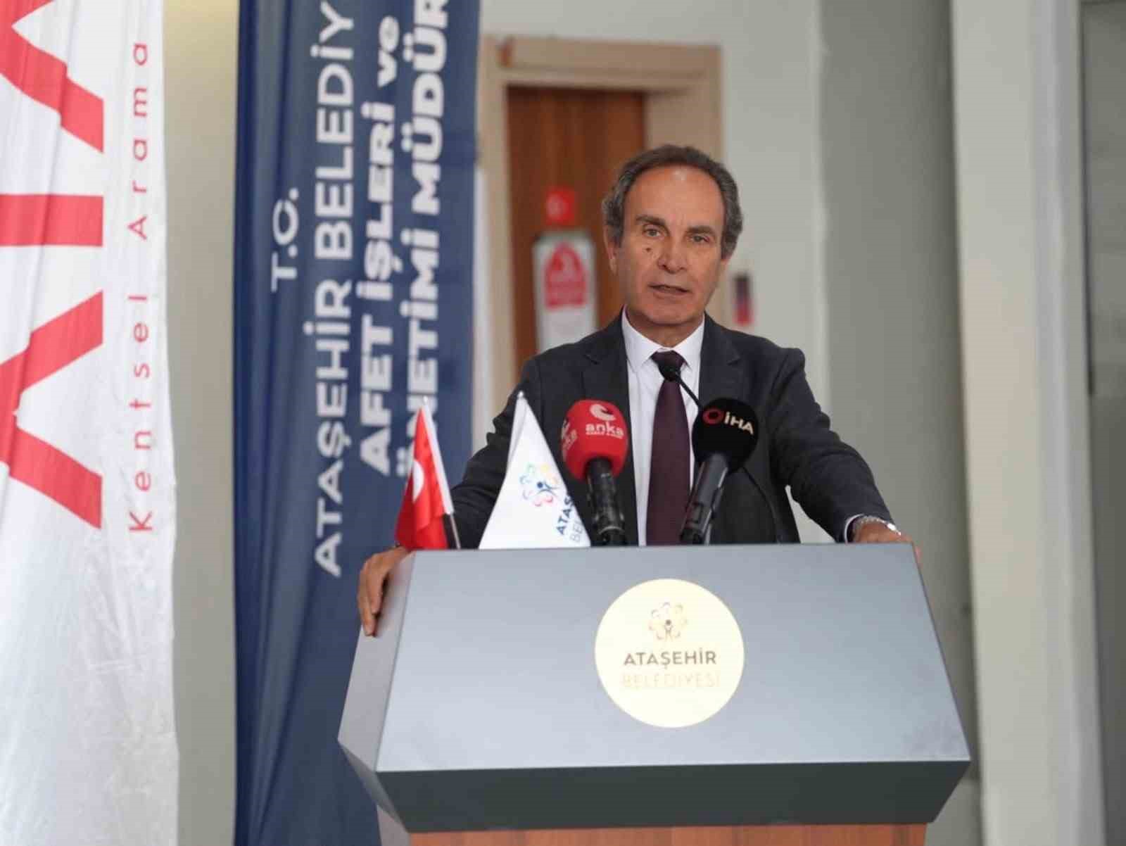Ataşehir’de 17 Ağustos deprem şehitleri anıldı: "Deprem değil, hazırlıksızlık felaket getirir"