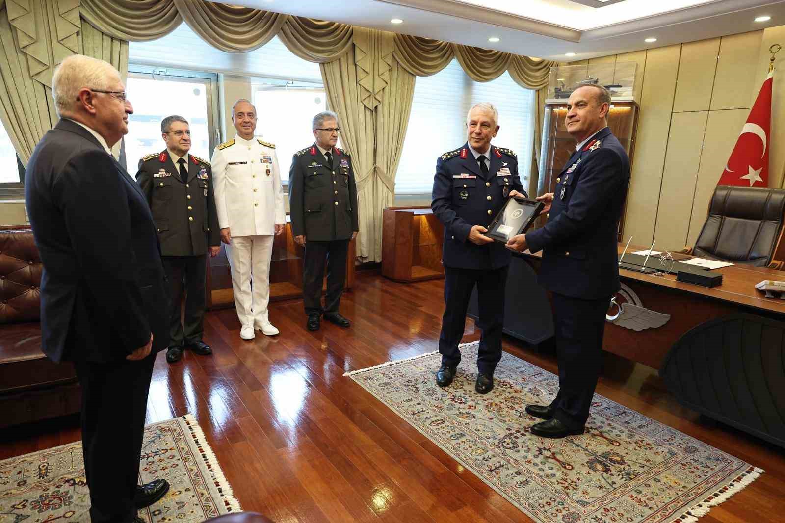 Bakan Güler, Hava Kuvvetleri Komutanlığında devir teslim törenine katıldı