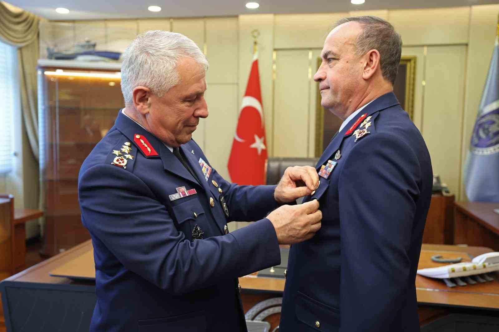 Bakan Güler, Hava Kuvvetleri Komutanlığında devir teslim törenine katıldı