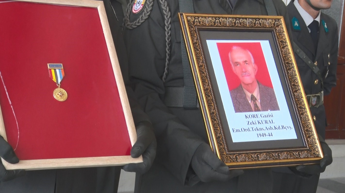 Ankara’daki son Kore gazilerinden 101 yaşındaki Zeki Kural toprağa verildi