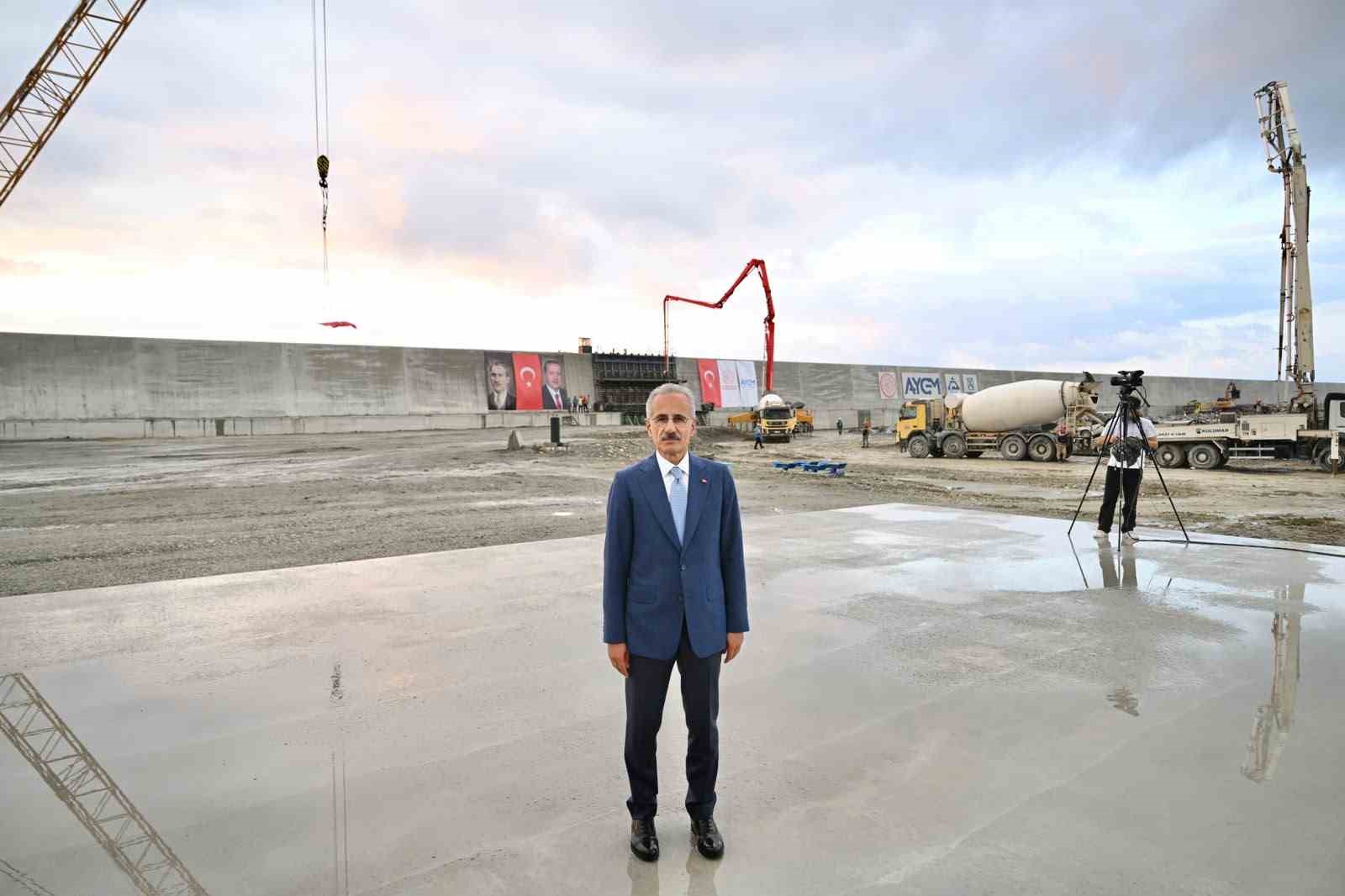 Bakan Uraloğlu: "İyidere Lojistik Limanı Rize’nin geleceğine vurulan önemli bir mühürdür"