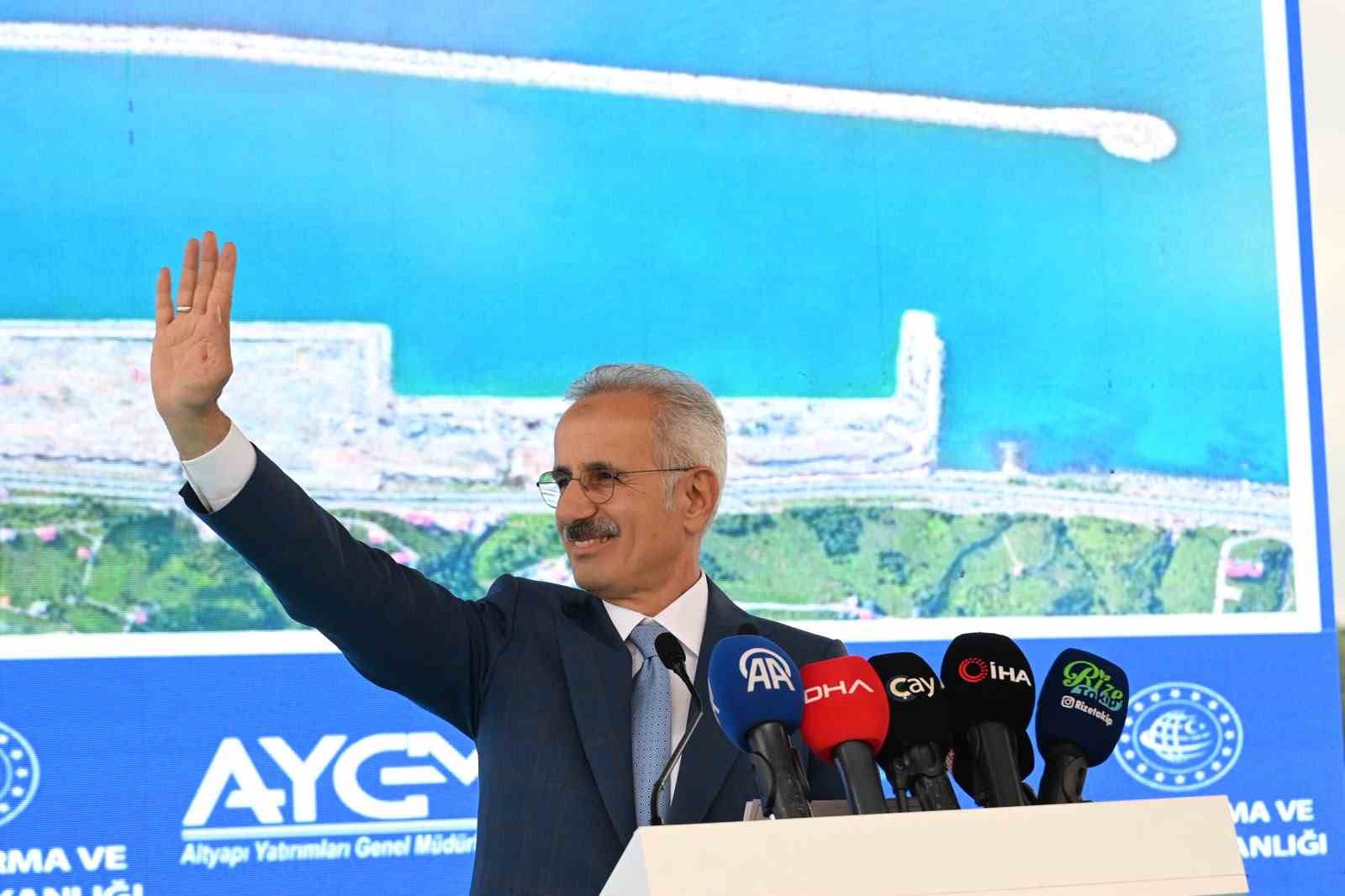 Bakan Uraloğlu: "İyidere Lojistik Limanı Rize’nin geleceğine vurulan önemli bir mühürdür"