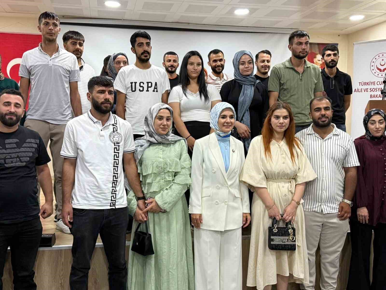 Bakan Göktaş: "Krediden istifade eden gençlere İŞKUR’da öncelik tanıyoruz"