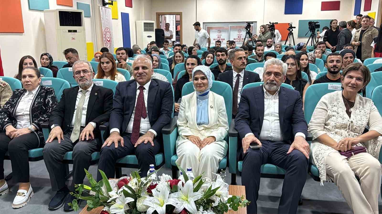 Bakan Göktaş: "Krediden istifade eden gençlere İŞKUR’da öncelik tanıyoruz"