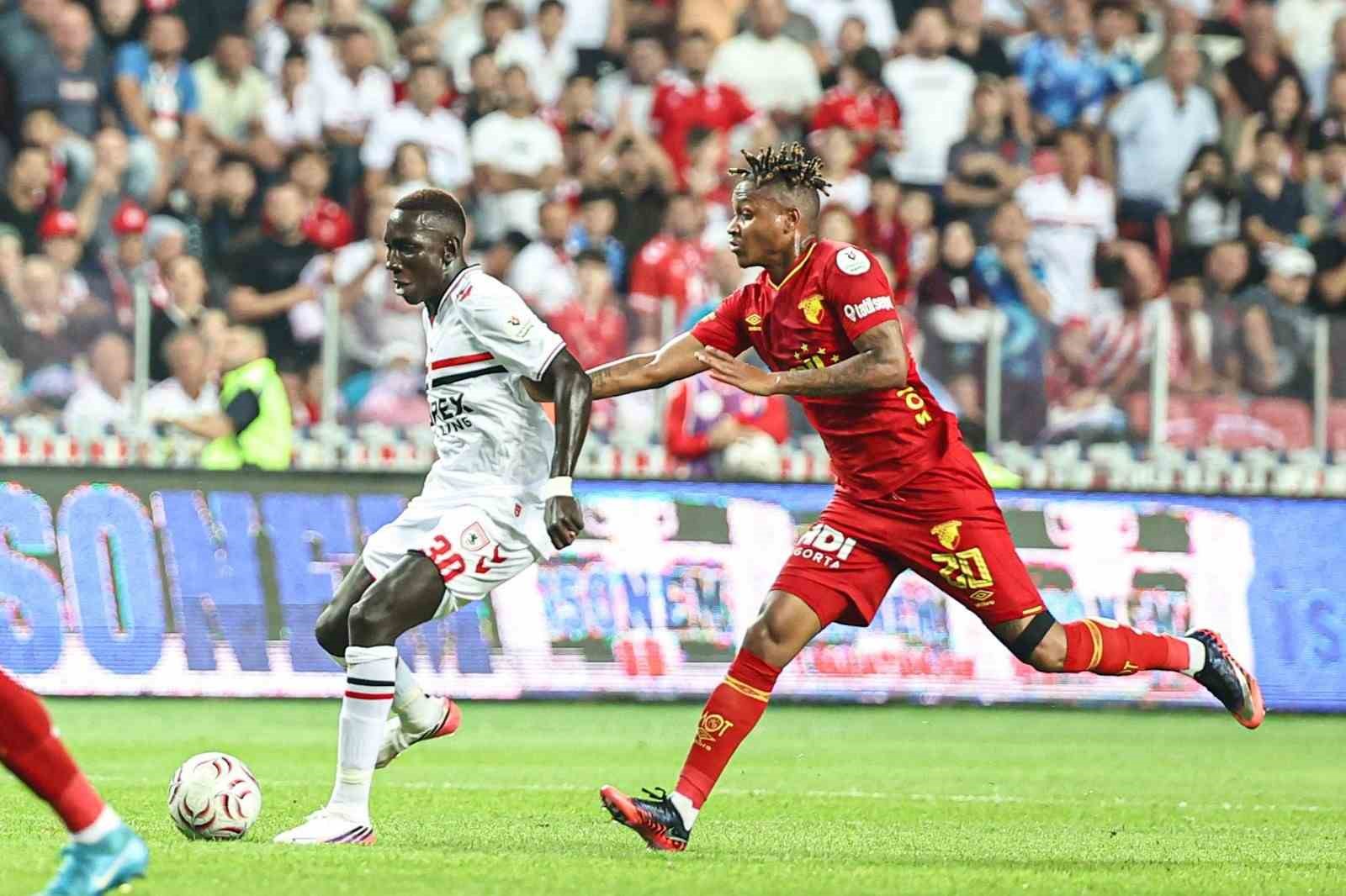 Trendyol Süper Lig: Samsunspor: 2 - Göztepe: 1 (İlk yarı)