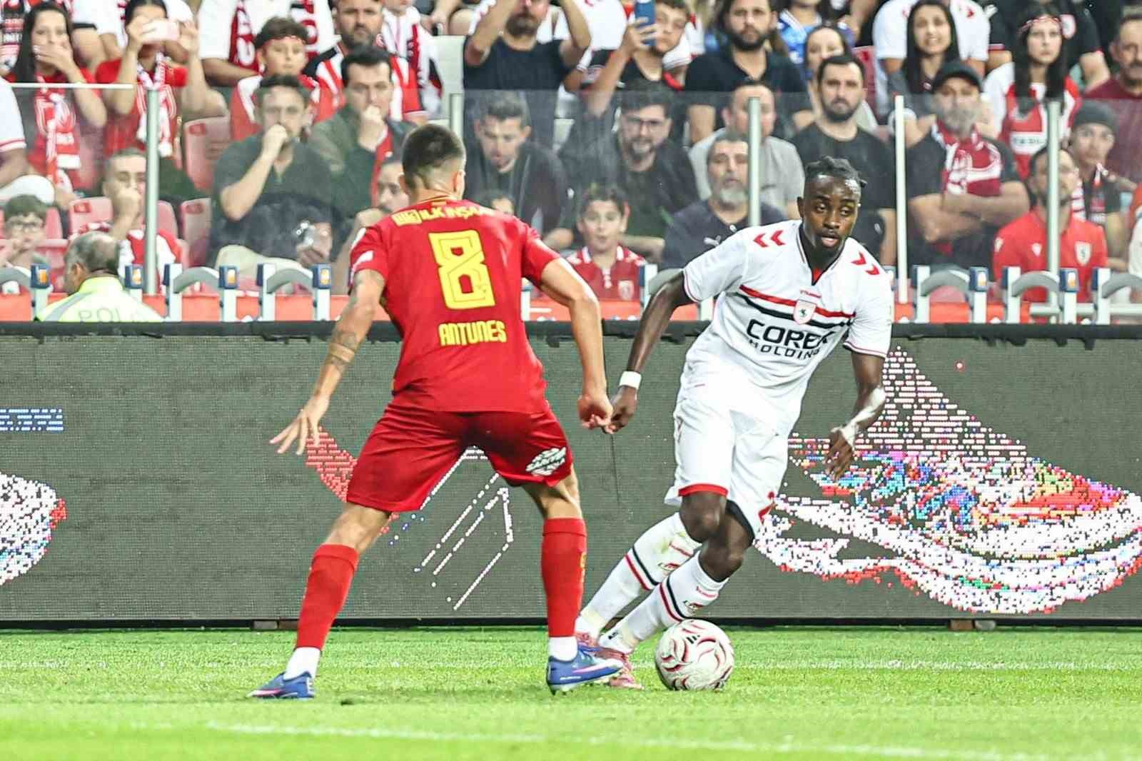 Trendyol Süper Lig: Samsunspor: 2 - Göztepe: 1 (İlk yarı)