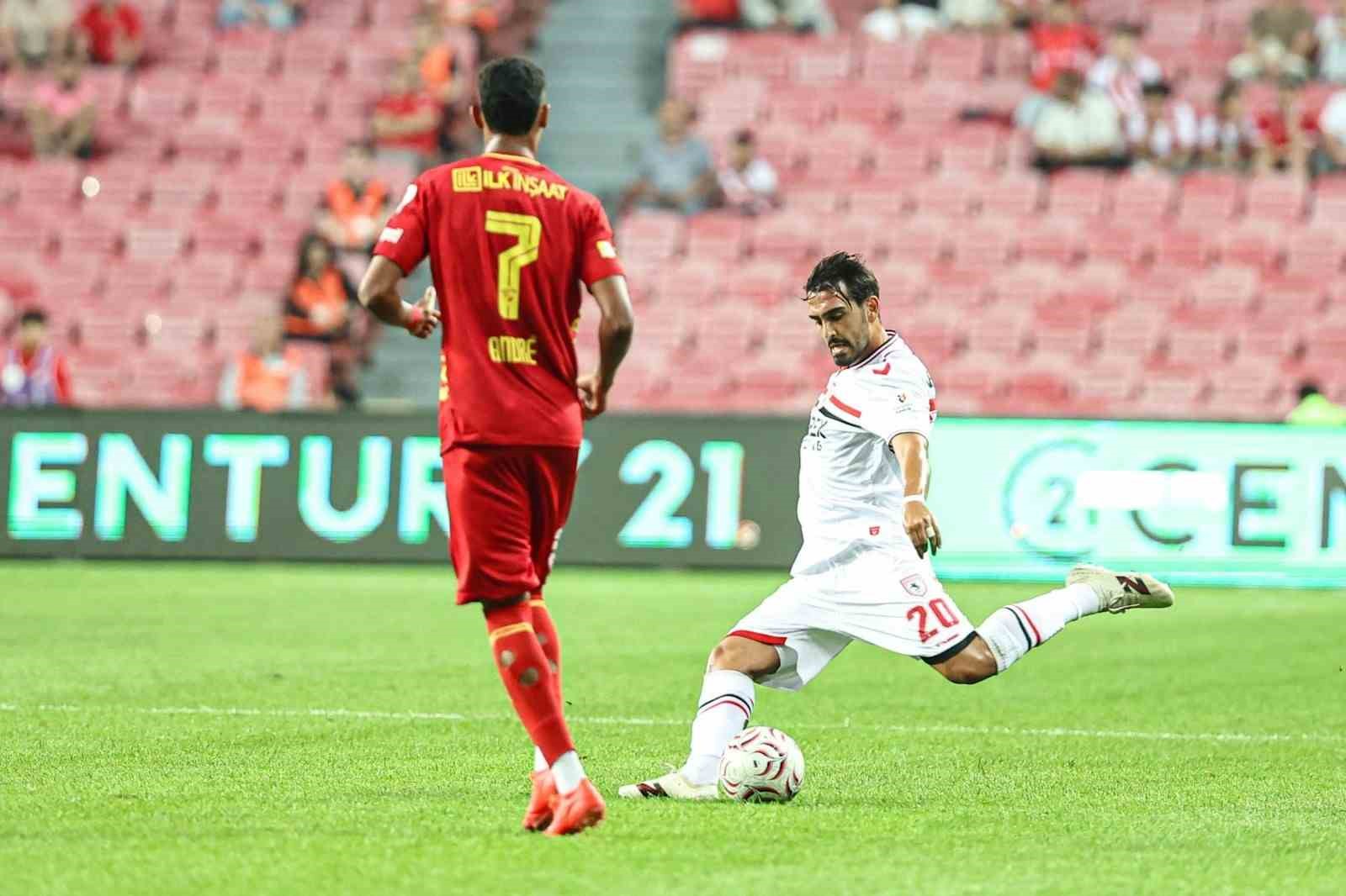 Trendyol Süper Lig: Samsunspor: 2 - Göztepe: 1 (İlk yarı)